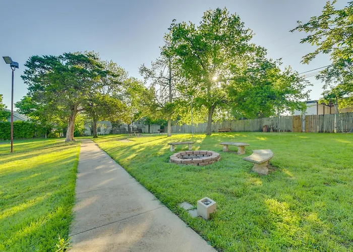 3 Mi To Baylor U: Home W/ Shared Yard