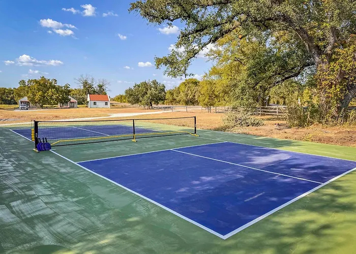 Montana Escape Elegant Tiny House In Waco Near Magnolia